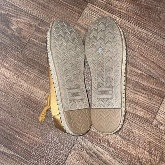 Toms Lena Espadrille Sneakers Size 8 Satin Sunflower Yellow Casual Comfort - Picture 10 of 10